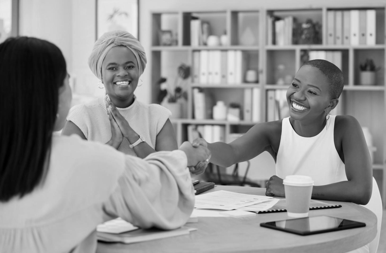 Profesionales trabajando en planificación financiera